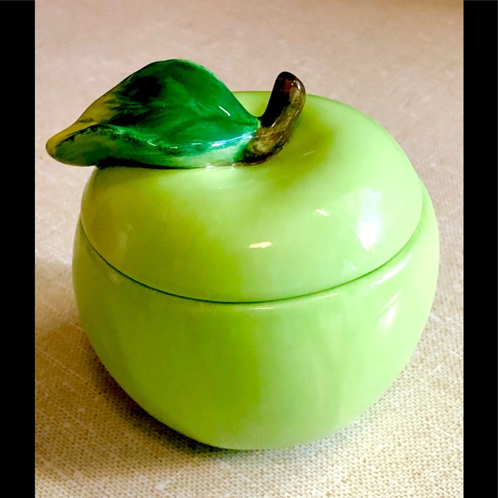 💚 Yankee Candle 💚 Green Apple Ceramic Covered Candle Holder 3.5" H 3.25" W